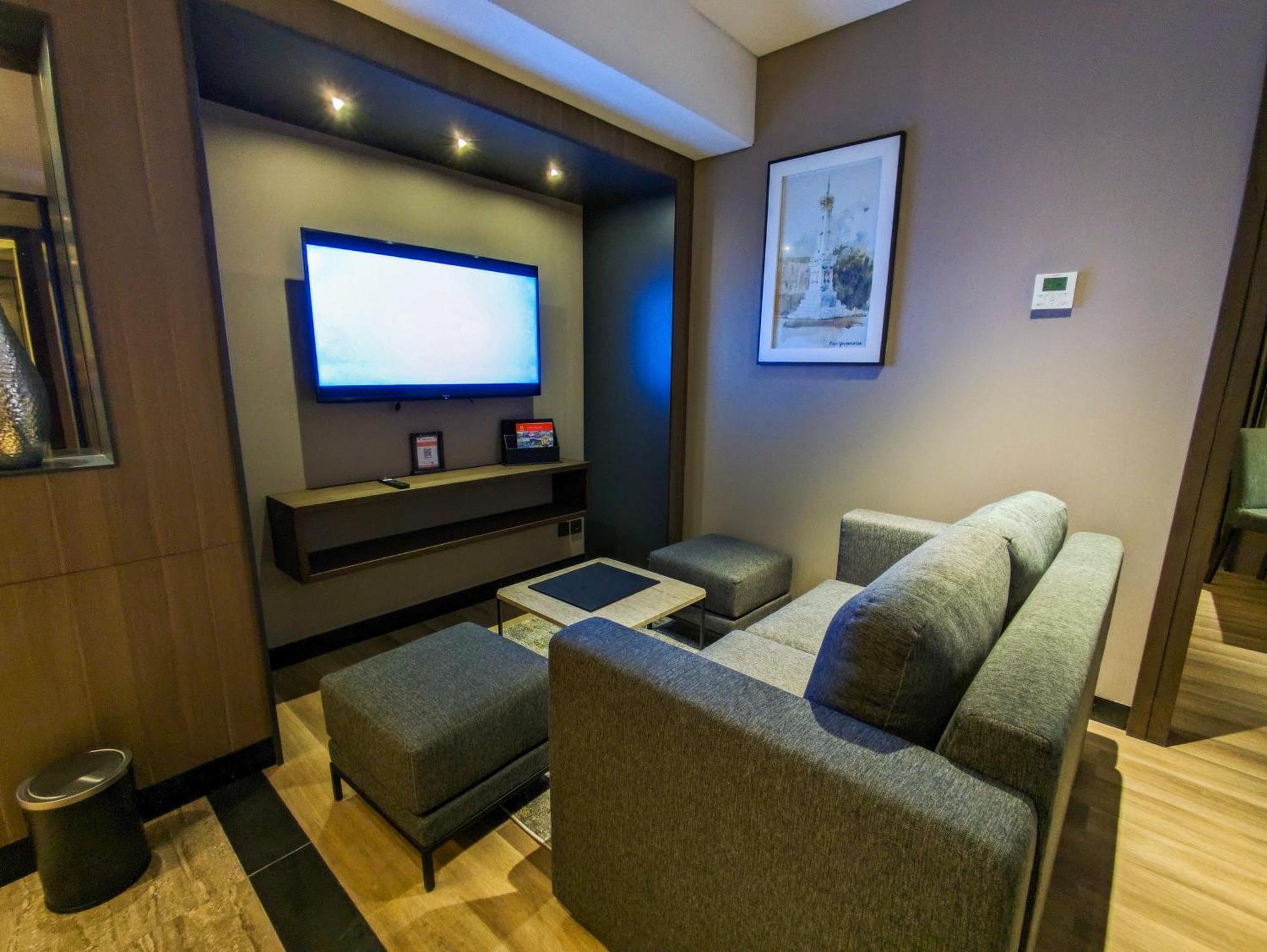 Swiss-Belhotel Airport Джокьякарта Экстерьер фото